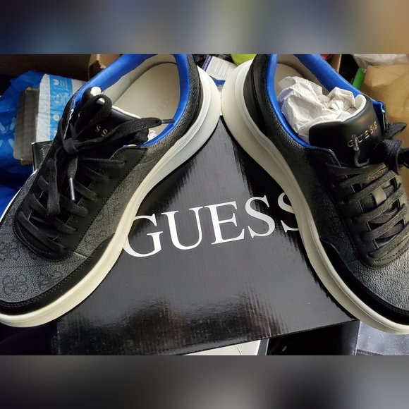 Guess Dolo Low-Top Sneakers - Picture 3 of 5